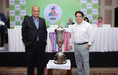 Ashish Bagga of India Today and Nipun Singhal of Llyod after unveiling the Pro-Am trophy