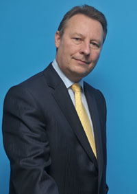 Rob Lynes