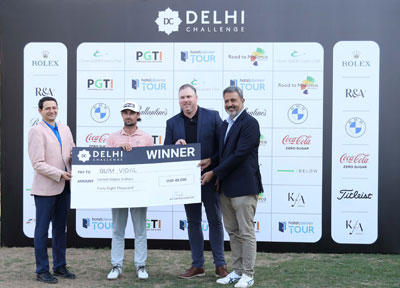 Champion Quim Vidal (2nd from left) receives the cheque from (L to R) Rishi Mattu, Head, Classic Golf & Country Club, Ed Johnson, Tournament Director, HotelPlanner Tour and Amandeep Johl, CEO, PGTI.