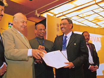 Union Power Minister Sushil Kumar Shinde presenting Certificate of Merit for Energy Conservation in the fertilizer sector to M.R.Patel, ED, IFFCO Paradeep Unit on National Energy Conservation day at a function in New Delhi.
