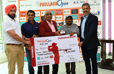 Champion Wasim Khan (4th from left) receives the winner's cheque and trophy from R S Gill, Presenting Partner for the Tournament (3rd from left), Jaiveer Shergill, National Spokesperson, BJP (2nd from left), Paramjit Singh Pannu, Secretary, Ranjitgarh Golf Club (extreme left) and Amandeep Johl, CEO, PGTI (extreme right).